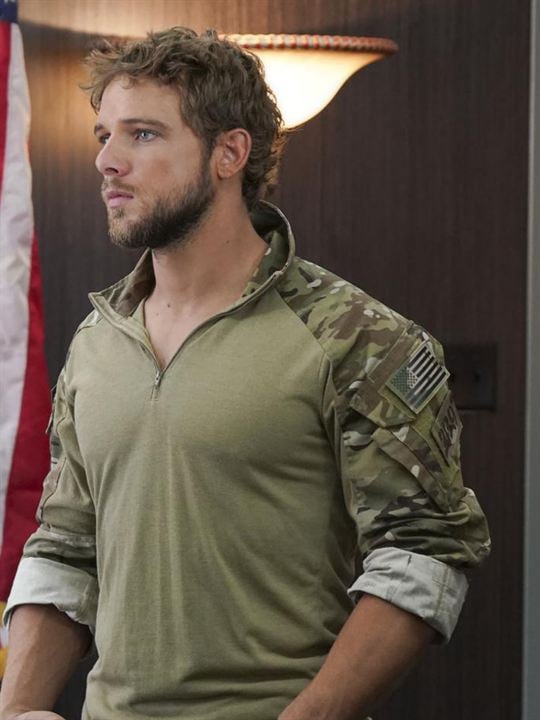 SEAL Team : Foto Max Thieriot