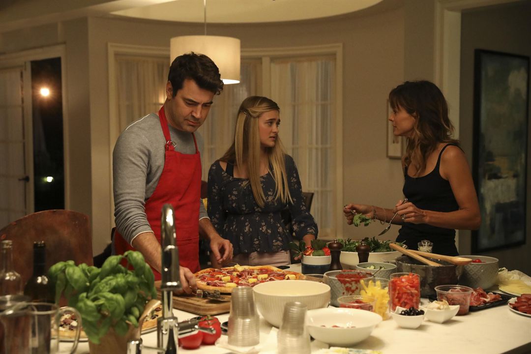 A Million Little Things : Foto Ron Livingston, Lizzy Greene, Stephanie Szostak