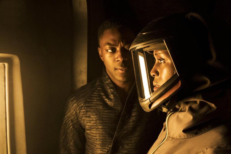 Nightflyers : Foto Jodie Turner-Smith, David Ajala