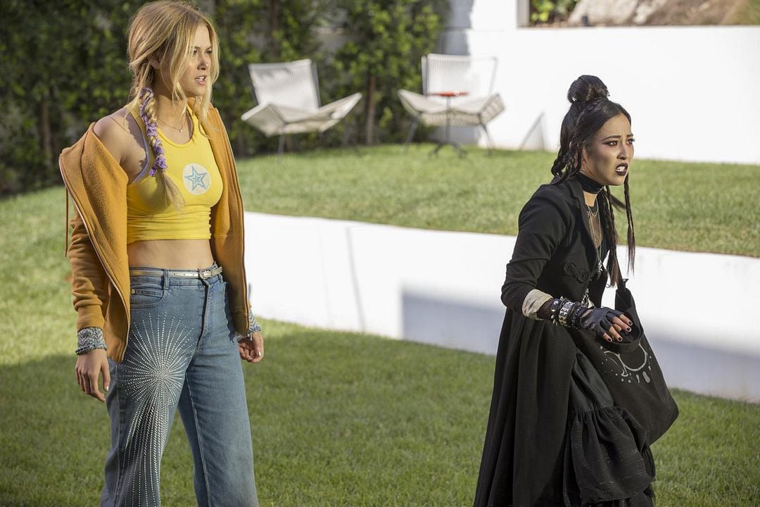 Marvel's Runaways : Foto Virginia Gardner, Lyrica Okano