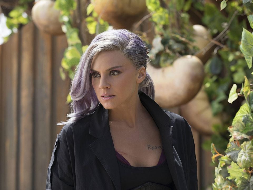 Future Man : Foto Eliza Coupe