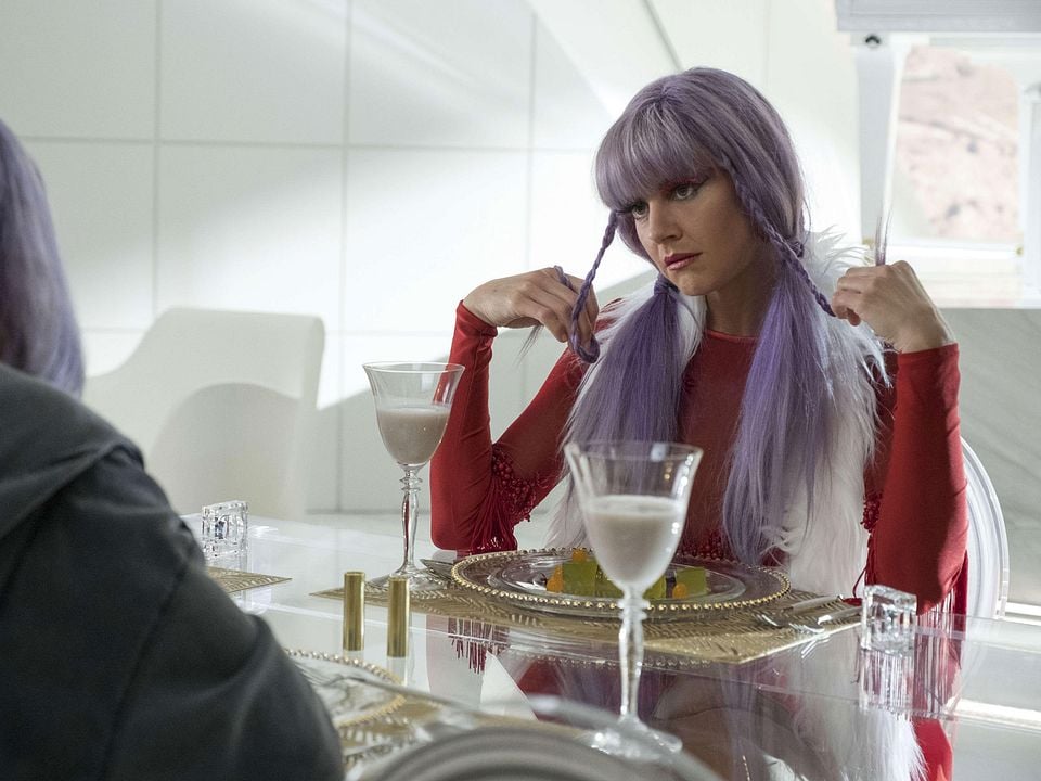 Future Man : Foto Eliza Coupe