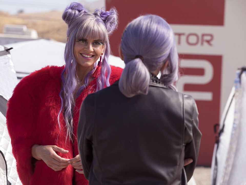 Future Man : Foto Eliza Coupe