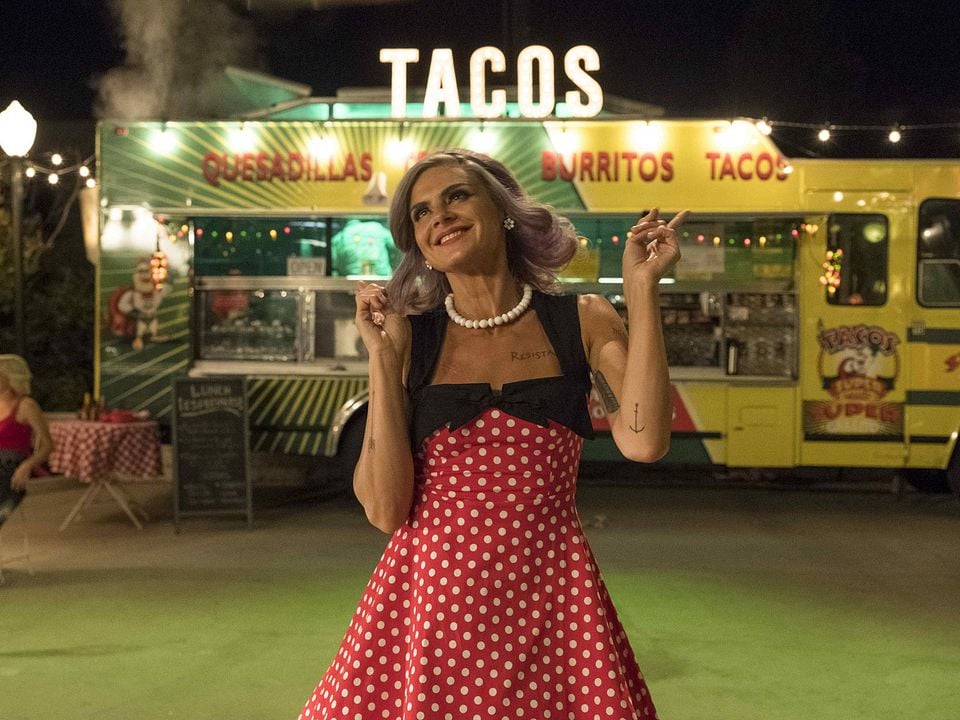 Future Man : Foto Eliza Coupe