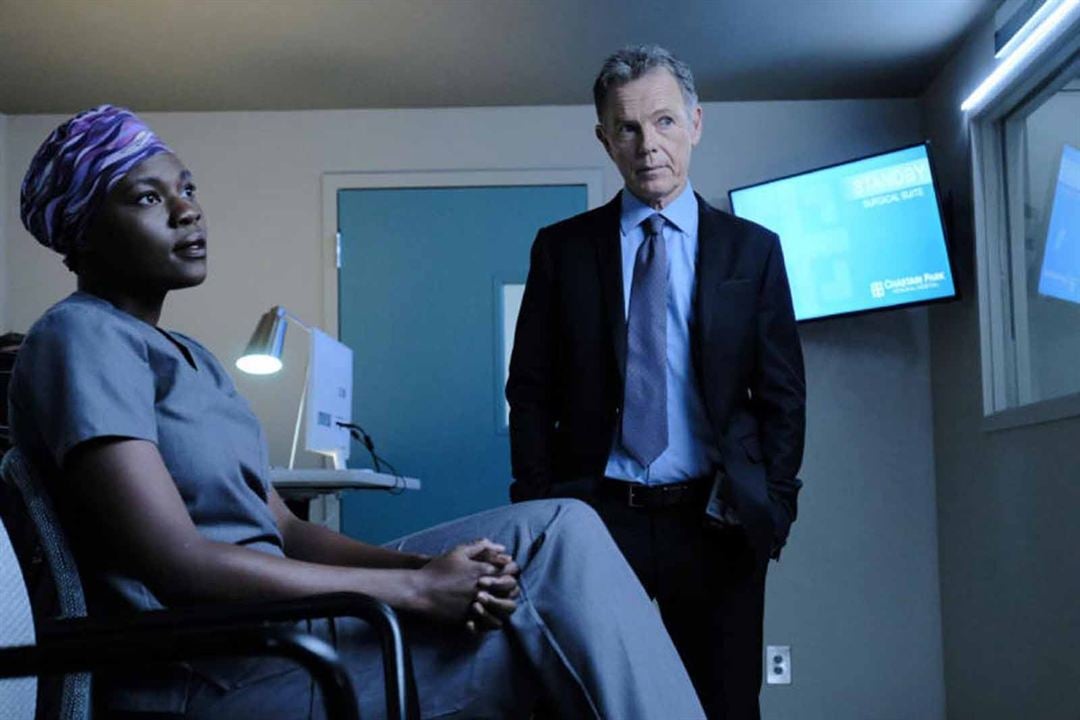 The Resident : Foto Shaunette Renee Wilson, Bruce Greenwood