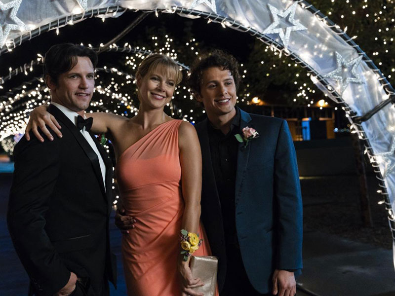 Roswell, New Mexico : Foto Michael Vlamis, Nathan Parsons, Lily Cowles