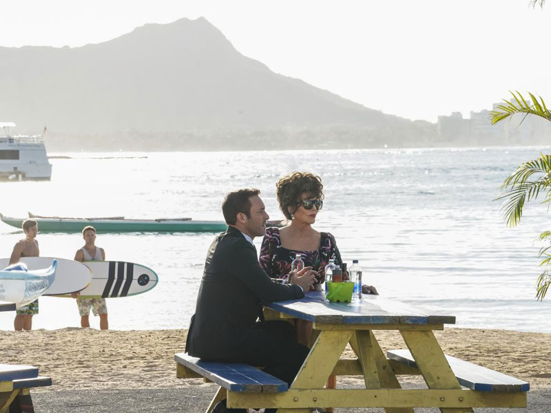 Hawai 5.0 : Foto Joan Collins, Alex O'Loughlin