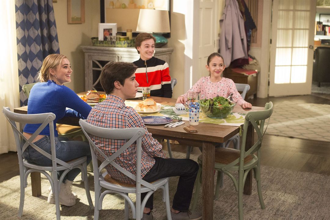 American Housewife (2016) : Foto Julia Butters, Meg Donnelly, Daniel DiMaggio