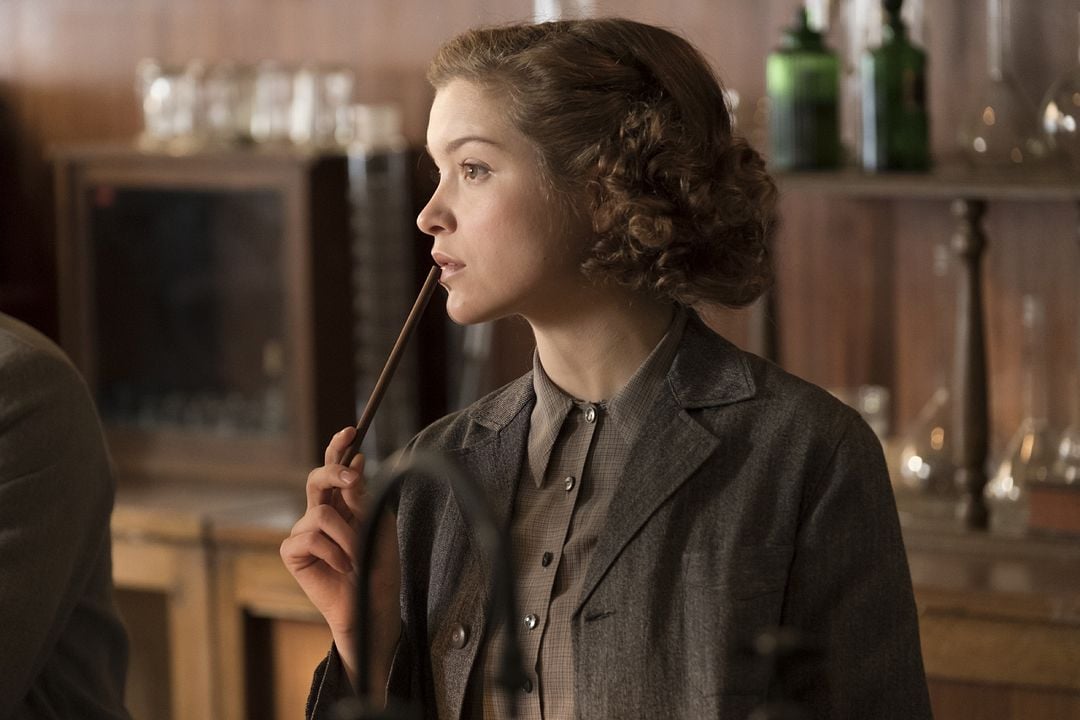 La espía roja (Red Joan) : Foto Tom Hughes, Sophie Cookson