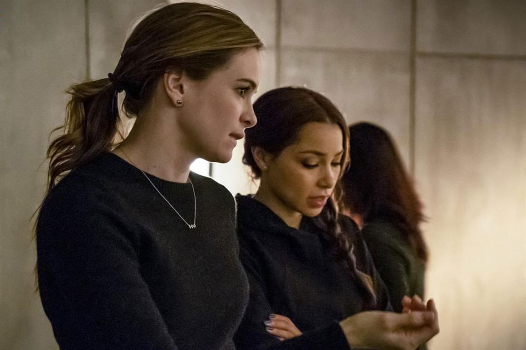 The Flash : Foto Jessica Parker Kennedy, Danielle Panabaker