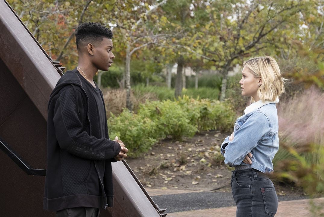 Capa y Puñal : Foto Olivia Holt, Aubrey Joseph