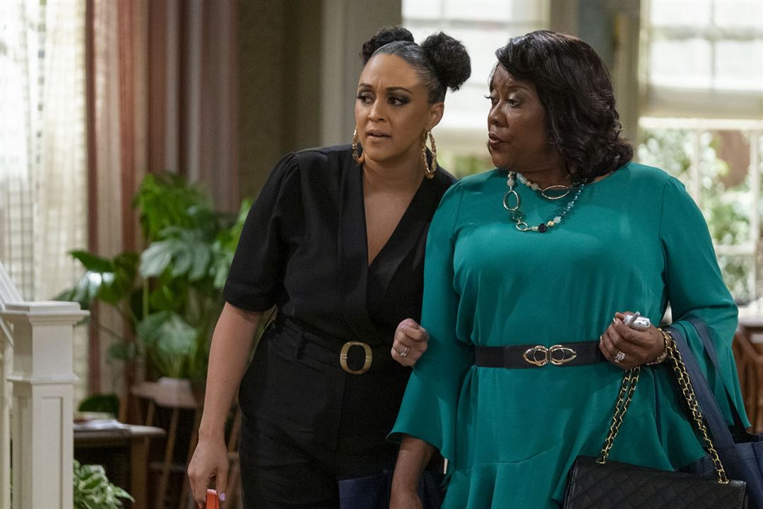 Foto Tia Mowry-Hardrict, Loretta Devine