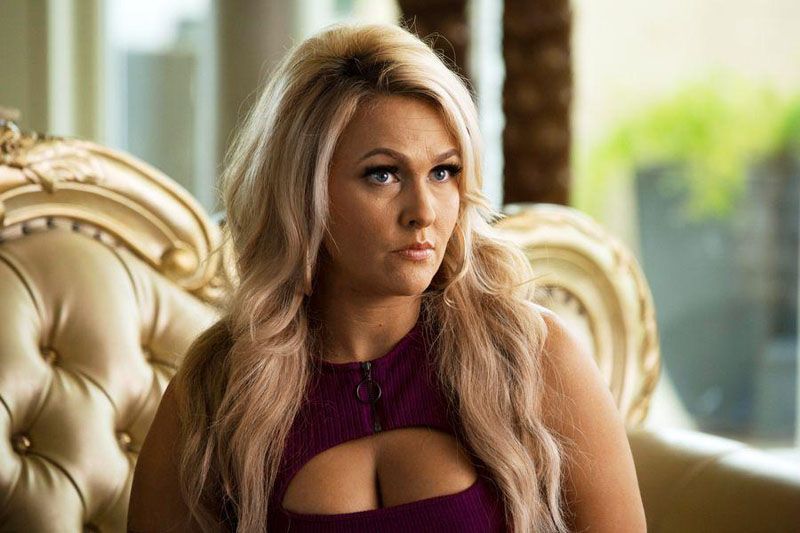 Claws : Foto Jenn Lyon