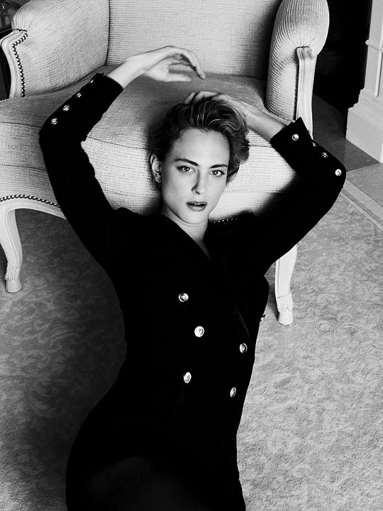 Couverture magazine Nora Arnezeder