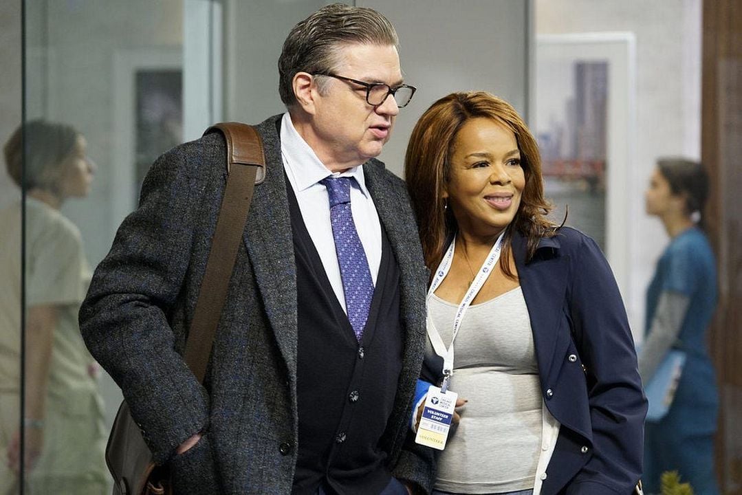 Chicago Med : Foto Paula Newsome, Oliver Platt