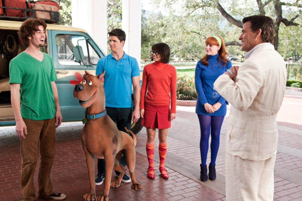 ¡Scooby-Doo! La maldición del monstruo del lago : Foto Robbie Amell, Nick Palatas, Kate Melton, Hayley Kiyoko
