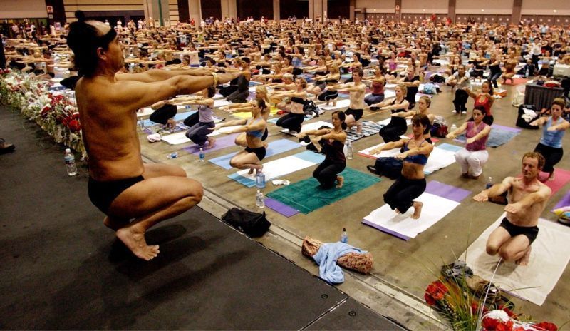 Bikram: Yogui, gurú, depredador : Foto