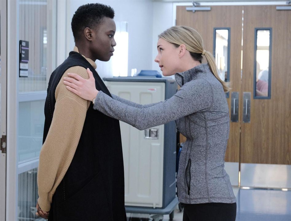 The Resident : Foto Shaunette Renee Wilson, Emily VanCamp