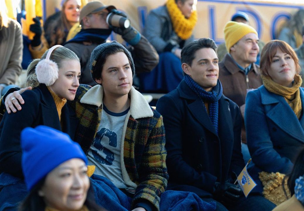 Riverdale : Foto Molly Ringwald, Lili Reinhart, Casey Cott, Cole Sprouse
