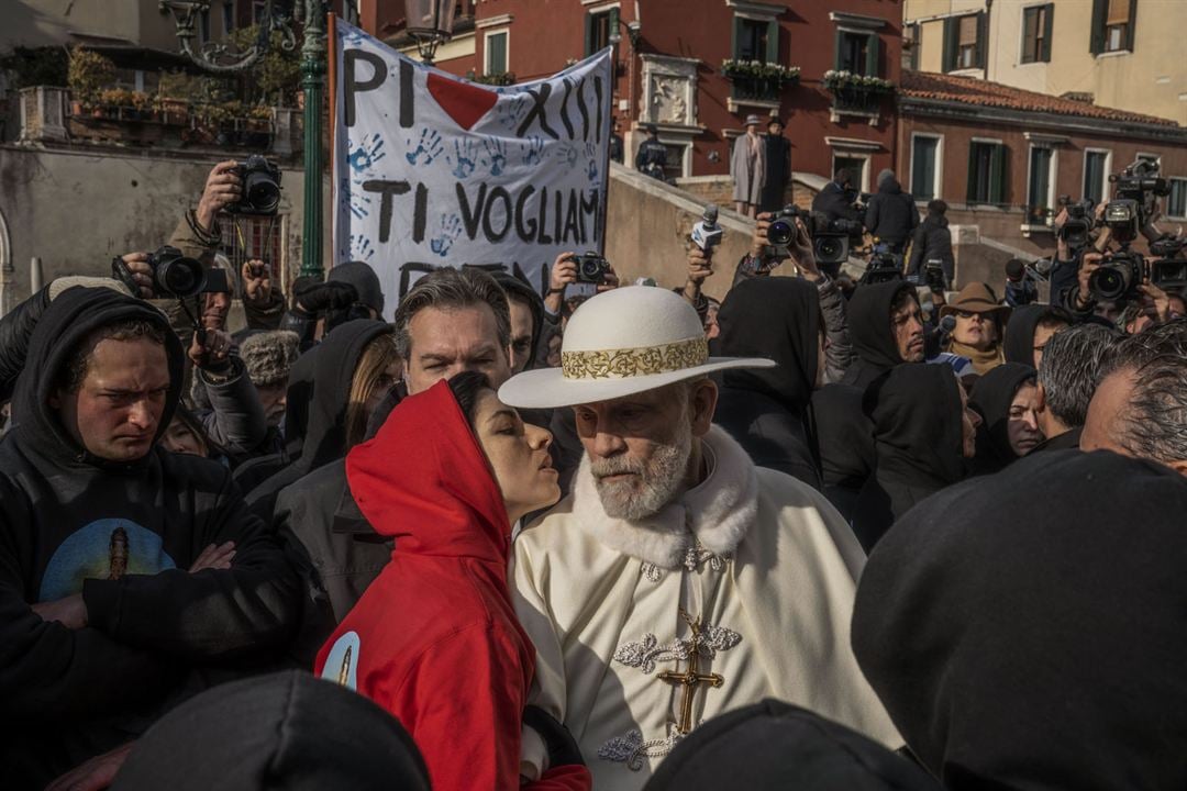 The New Pope : Foto John Malkovich, Kika Georgiou