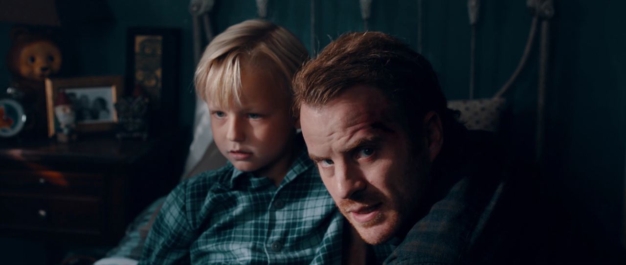 Foto Robert Kazinsky, Caden Dragomer