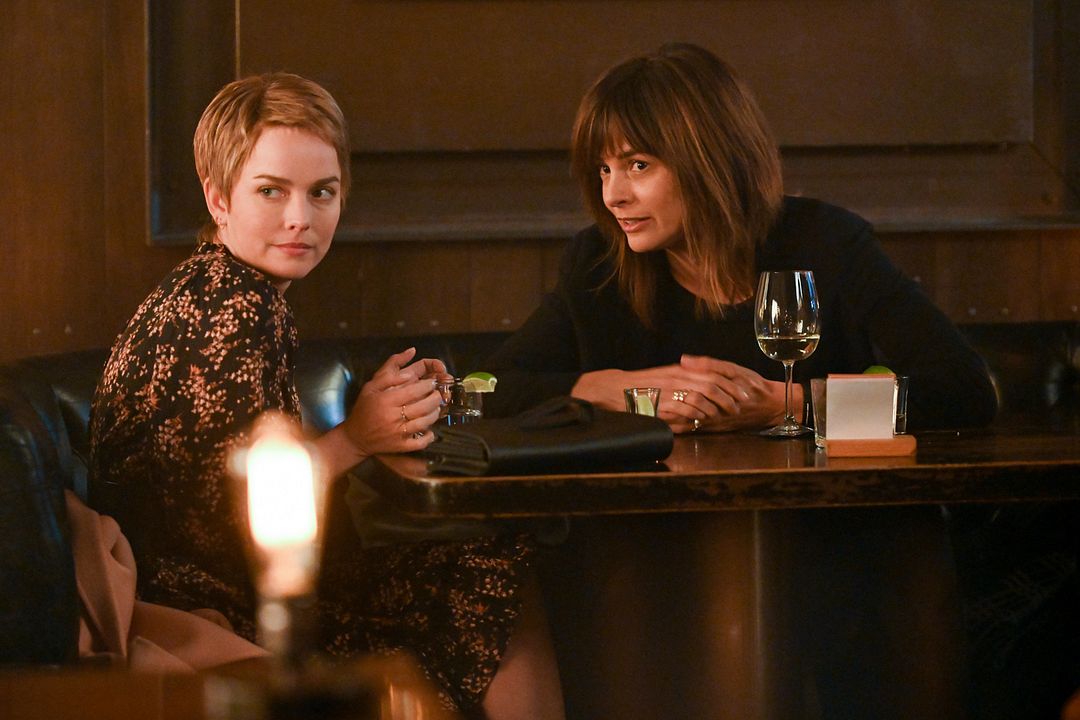 A Million Little Things : Foto Allison Miller, Stephanie Szostak