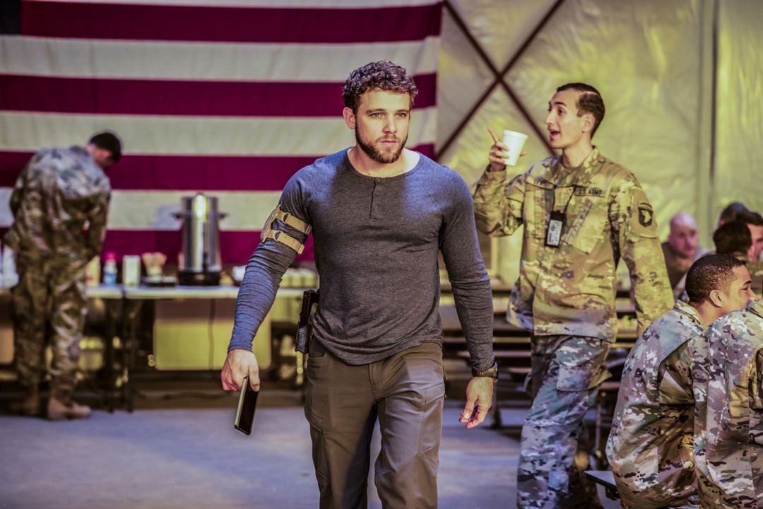 SEAL Team : Foto Max Thieriot