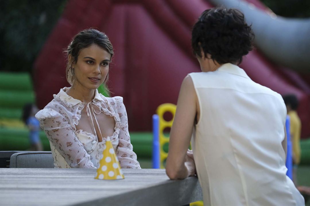 The Baker and The Beauty (2020) : Foto Nathalie Kelley