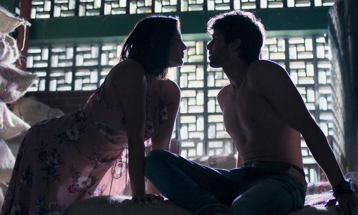 Jugar con fuego : Cartel