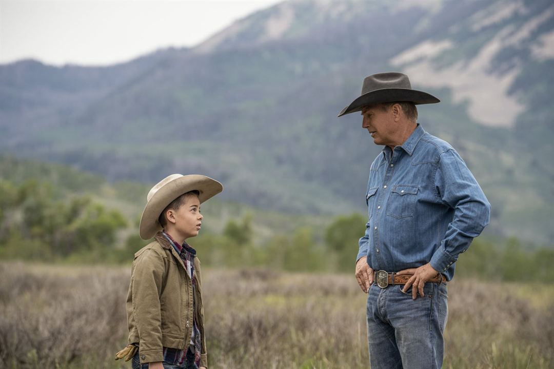 Yellowstone : Foto Brecken Merrill, Kevin Costner