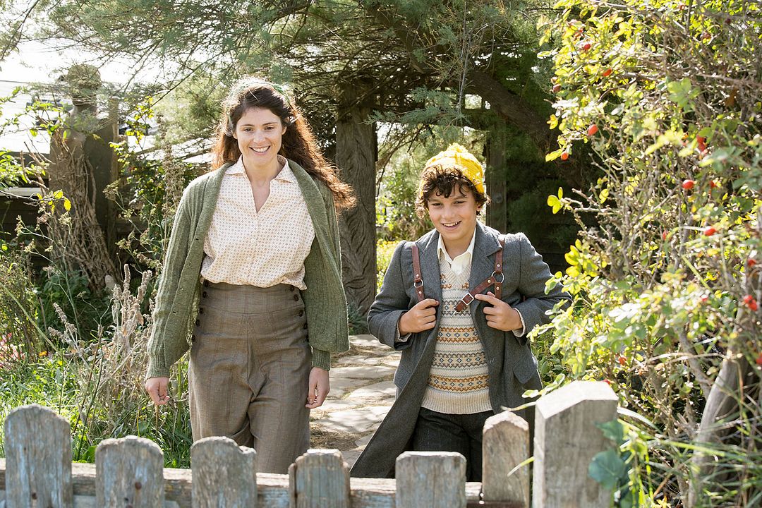 En busca de Summerland : Foto Gemma Arterton, Lucas Bond