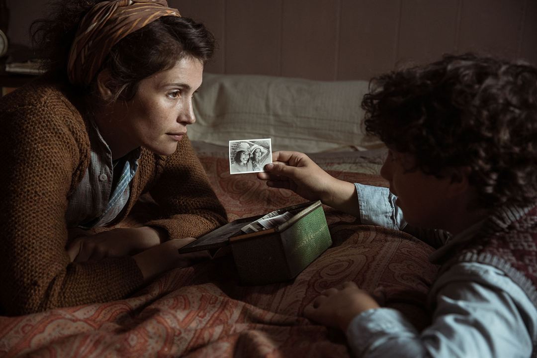 En busca de Summerland : Foto Lucas Bond, Gemma Arterton