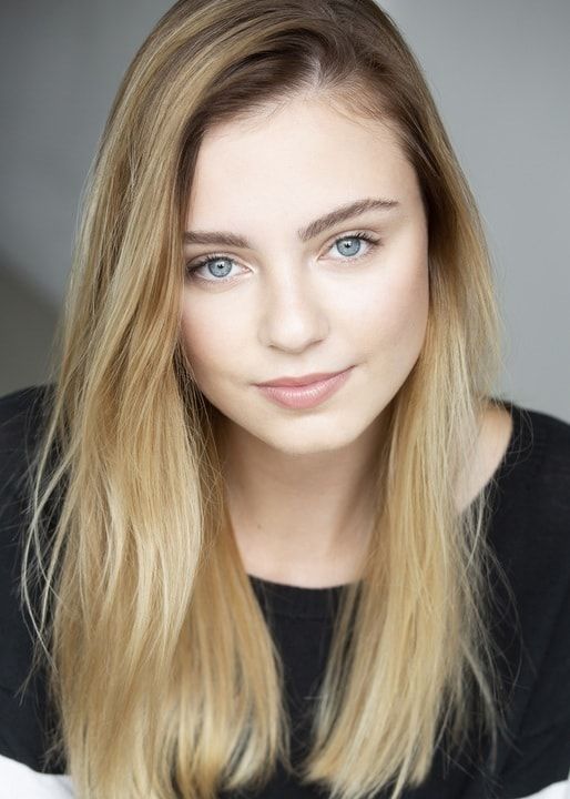 Cartel Aviva Mongillo