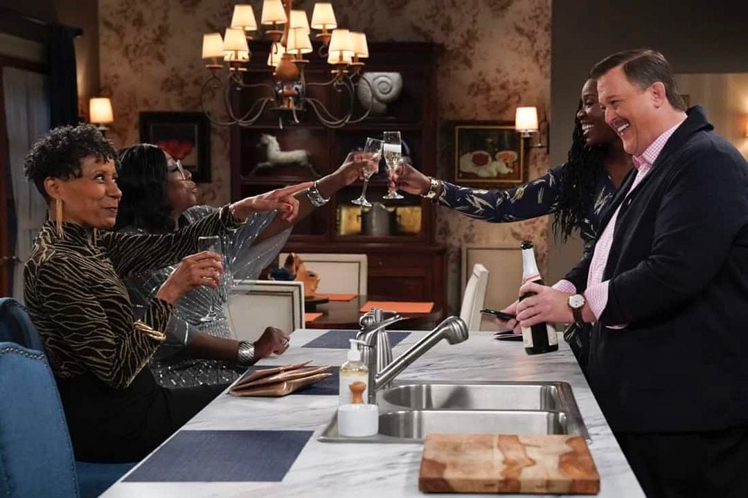 Foto Billy Gardell, Gina Yashere, Folake Olowofoyeku, Vernee Watson