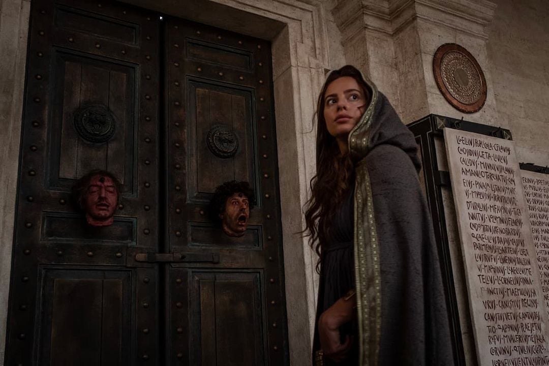 Domina : Foto Nadia Parkes