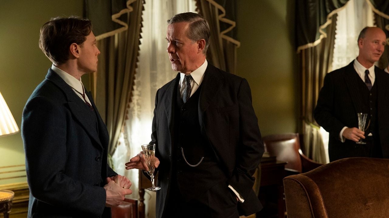 Múnich en vísperas de una guerra : Foto George MacKay, Alex Jennings