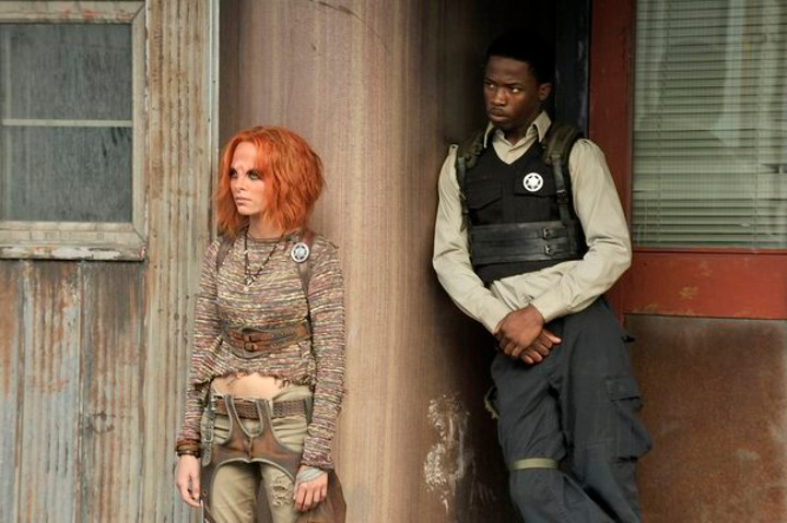 Defiance : Foto Dewshane Williams, Stephanie Leonidas