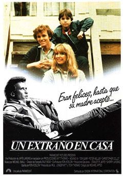 Un extraño en casa : Cartel