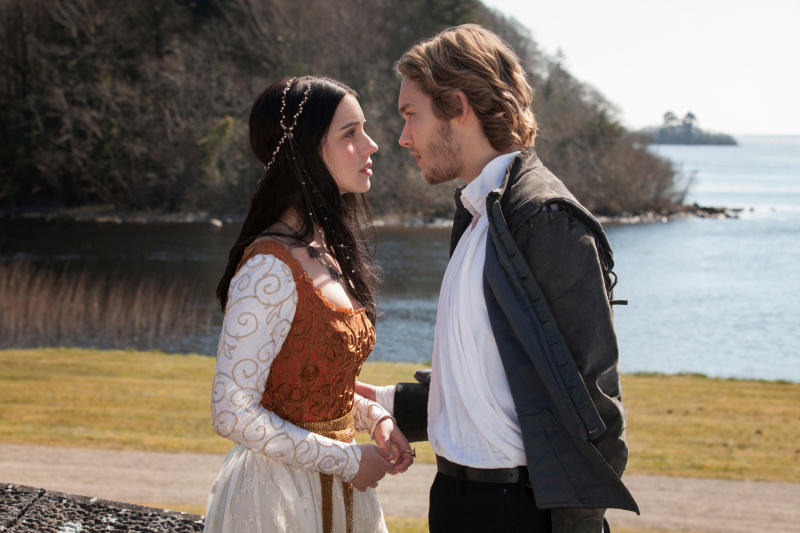 Foto Toby Regbo, Adelaide Kane