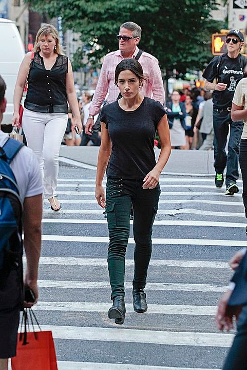 Vigilados: Person of Interest : Foto Sarah Shahi