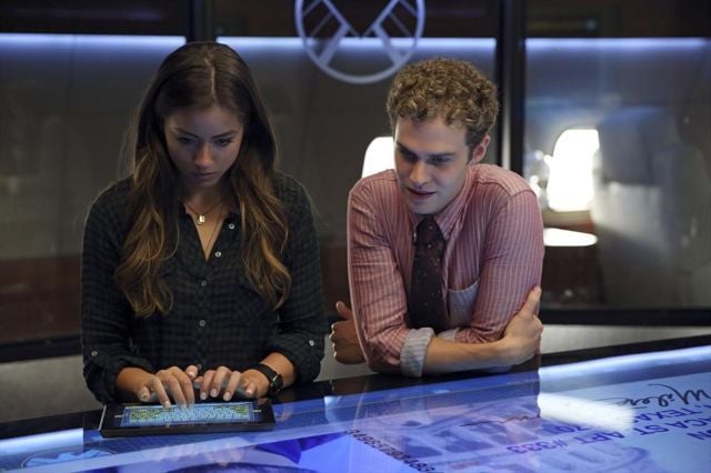 Marvel's Agents of S.H.I.E.L.D. : Foto Iain De Caestecker, Chloe Bennet