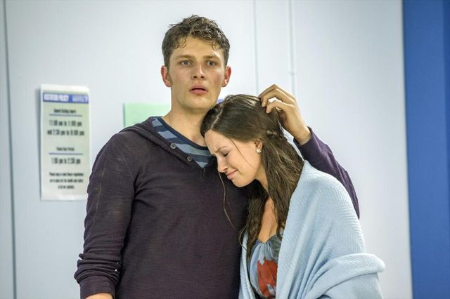 Ravenswood : Foto Merritt Patterson, Brett Dier