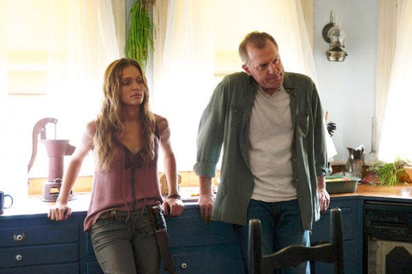 Revolution (2012) : Foto Tracy Spiridakos, Stephen Collins