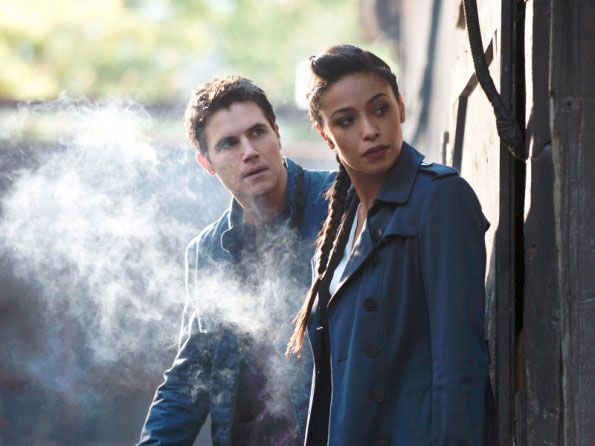 The Tomorrow People (2013) : Foto Robbie Amell, Meta Golding