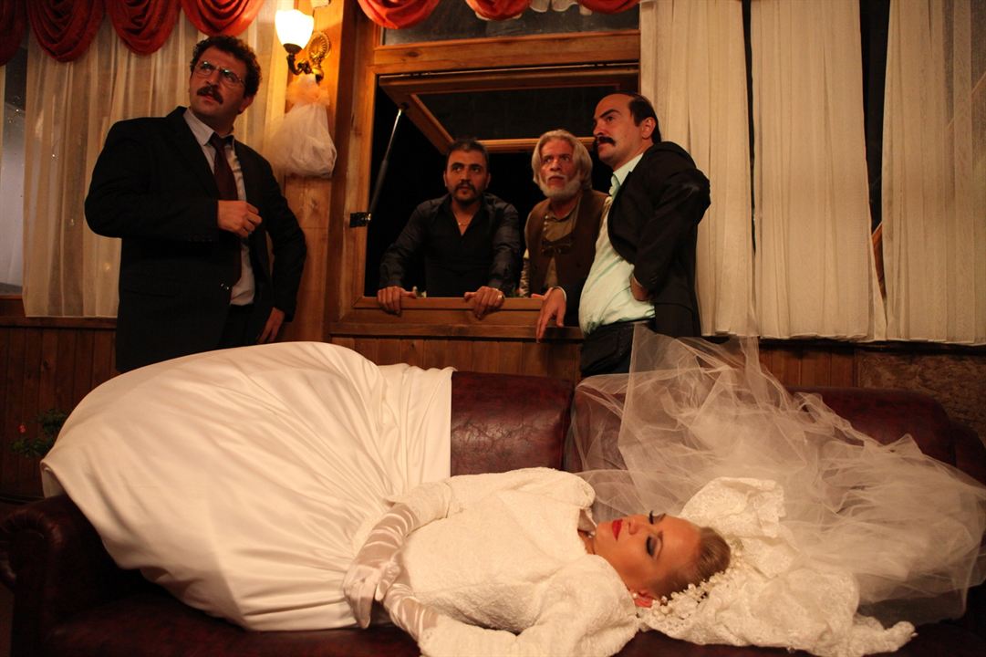 Düğün Dernek : Foto Barış Yıldız, Murat Cemcir, Ahmet Kural, Şinasi Yurtsever