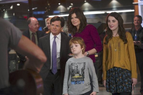 Foto Michael J. Fox, Betsy Brandt, Juliette Goglia, Mike Henry (II), Jack Gore