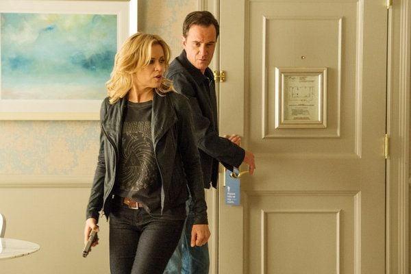 Ladrón de guante blanco : Foto Tim DeKay, Kim Dickens