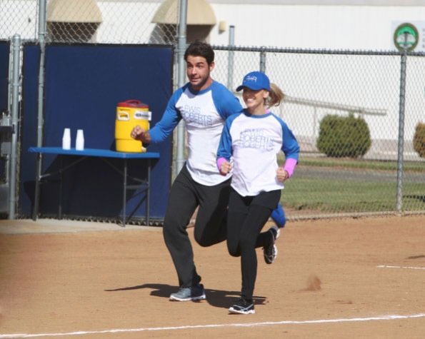 Foto James Wolk, Sarah Michelle Gellar