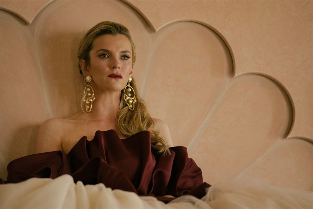 Roar Foto Betty Gilpin Sobre Un Total De SensaCine Com