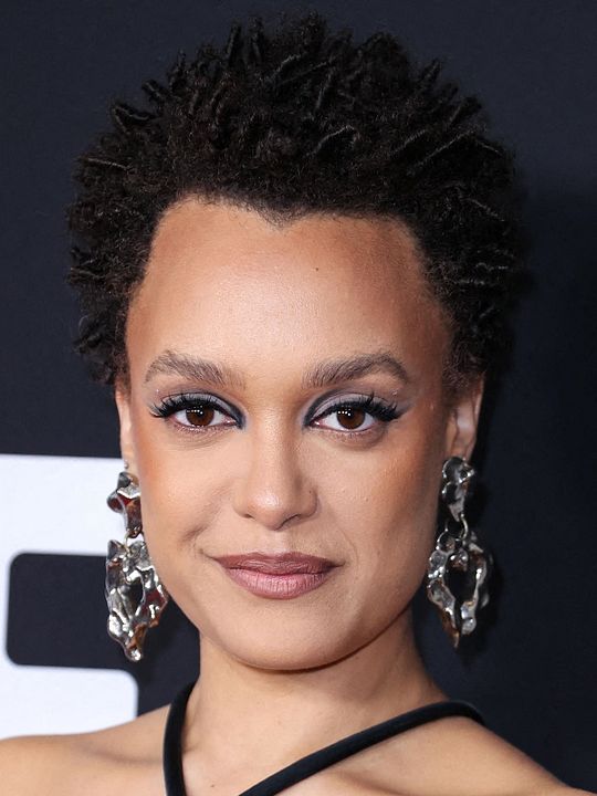 Cartel Britne Oldford